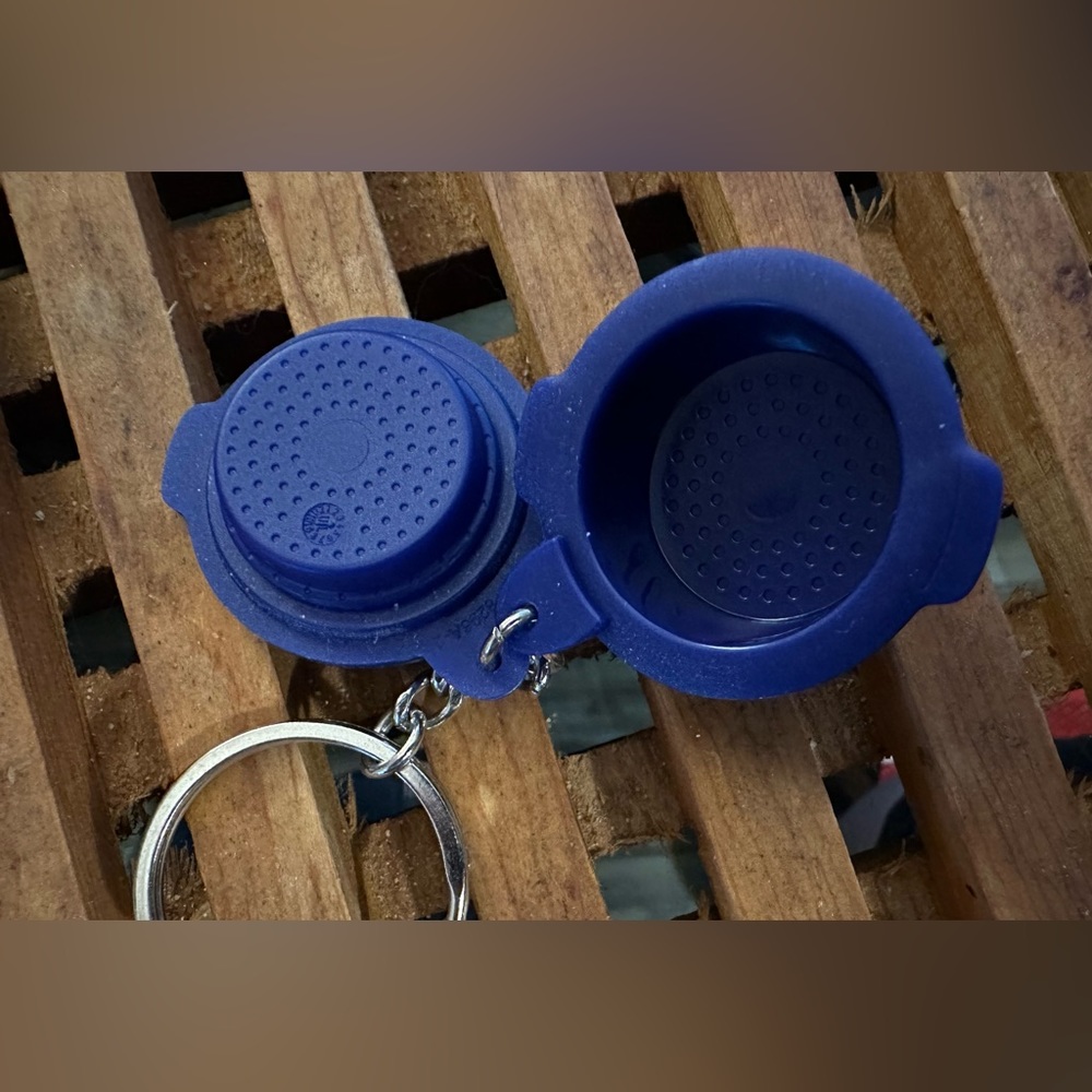 Tupperware Mini Micro Urban Millennials Keychain - Picture 3 of 3